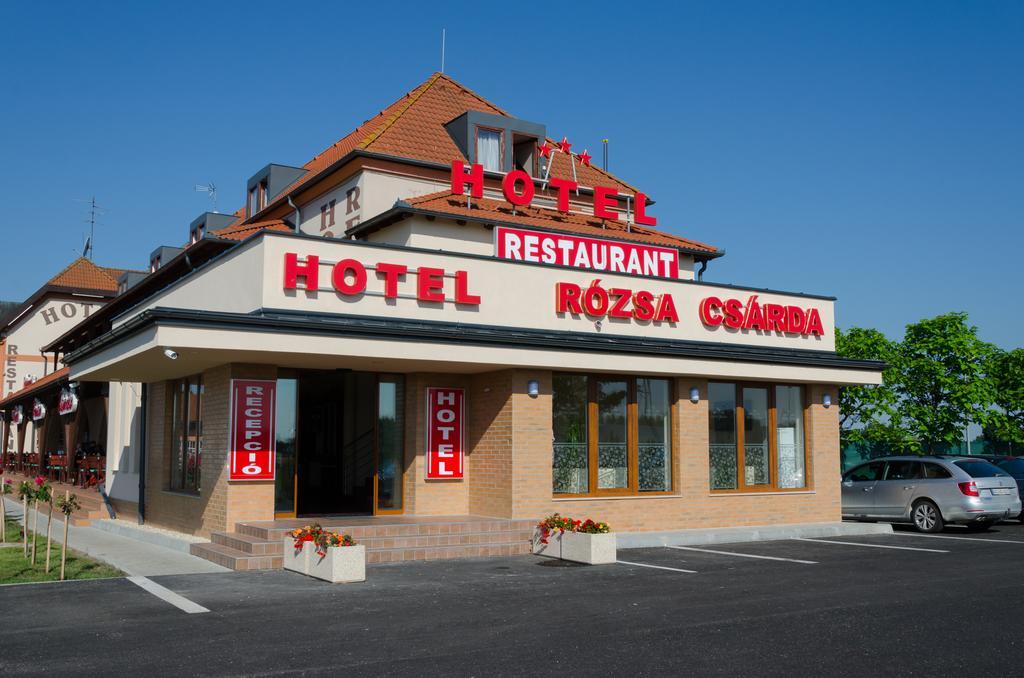 Hotel Rozsa Csarda Bungalow & Caravan Park Гедьєшгалом Екстер'єр фото