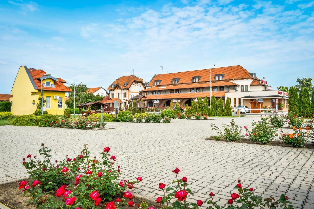 Hotel Rozsa Csarda Bungalow & Caravan Park Гедьєшгалом Екстер'єр фото